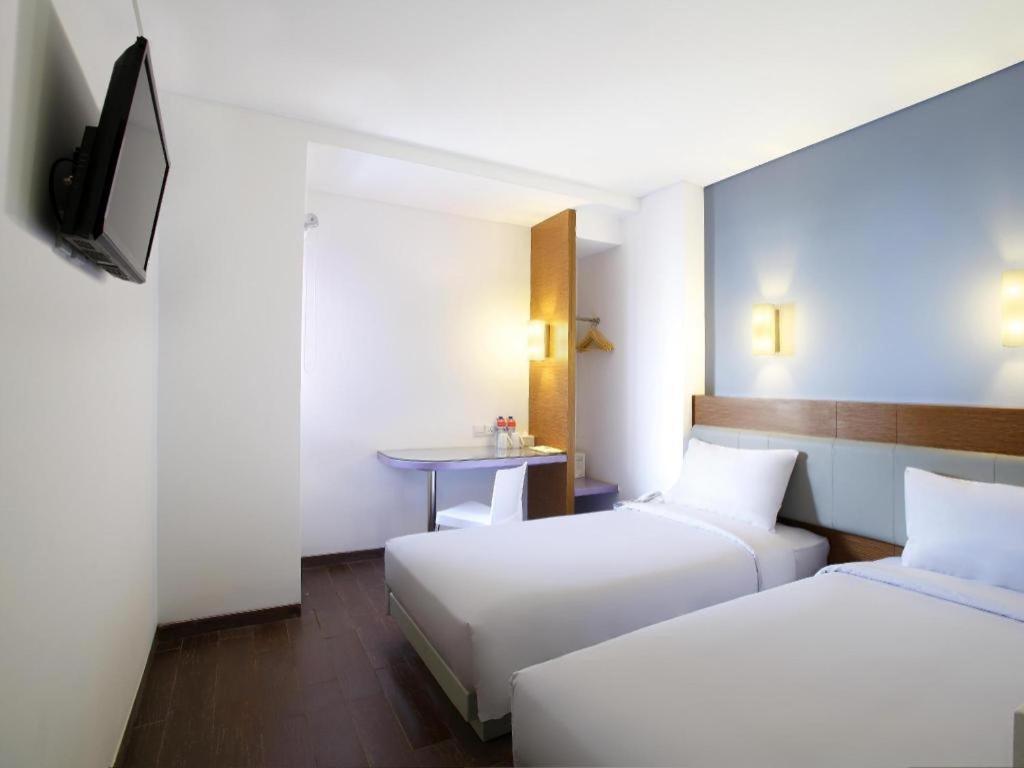 Amaris Hotel Pasar Baru Джакарта Екстериор снимка
