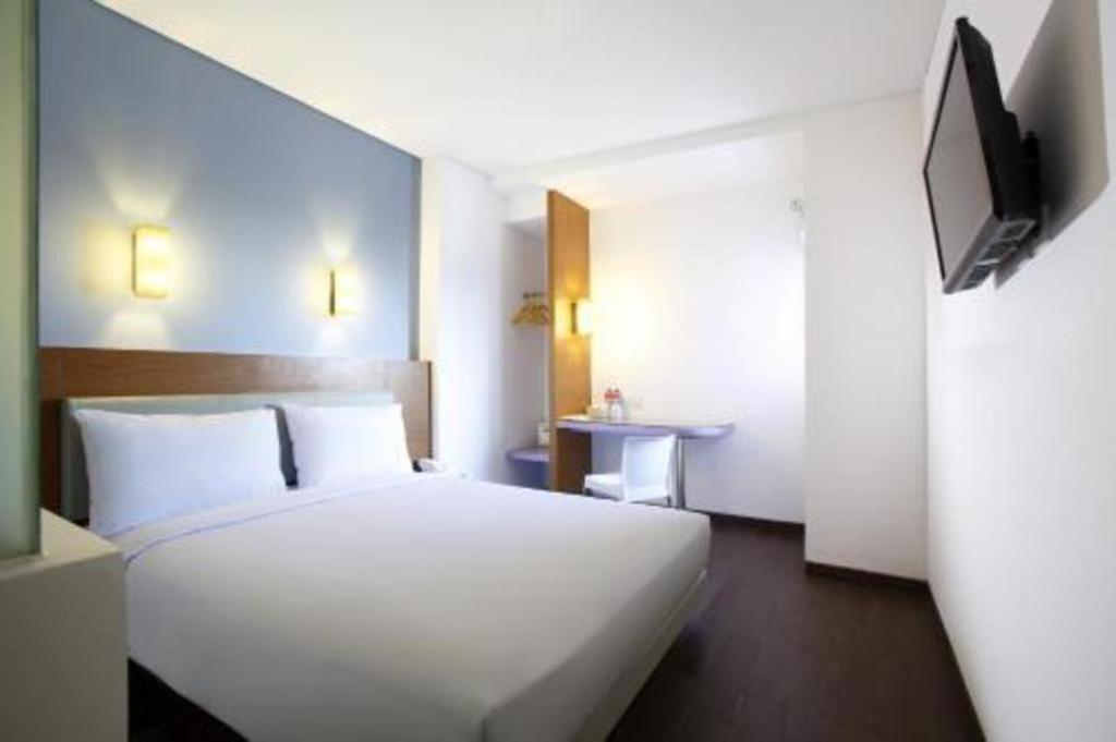 Amaris Hotel Pasar Baru Джакарта Екстериор снимка