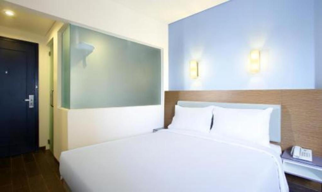Amaris Hotel Pasar Baru Джакарта Екстериор снимка