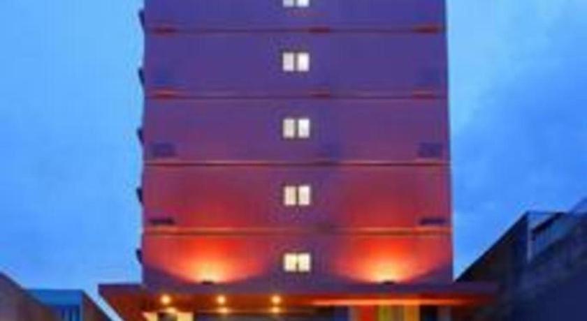 Amaris Hotel Pasar Baru Джакарта Екстериор снимка