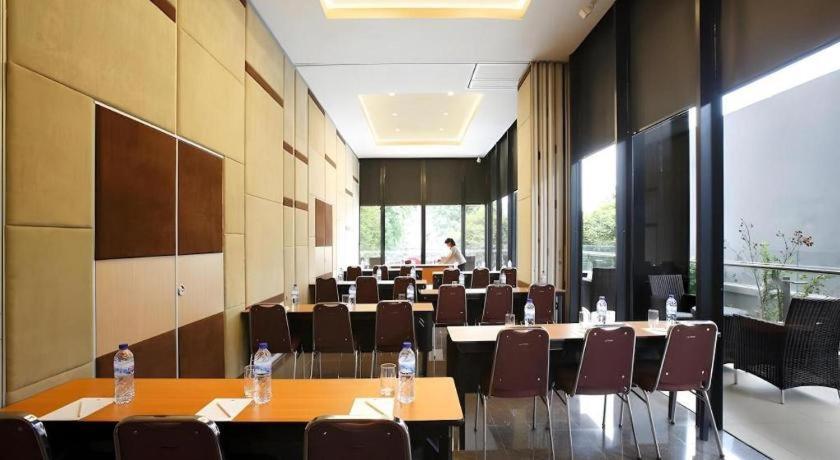 Amaris Hotel Pasar Baru Джакарта Екстериор снимка