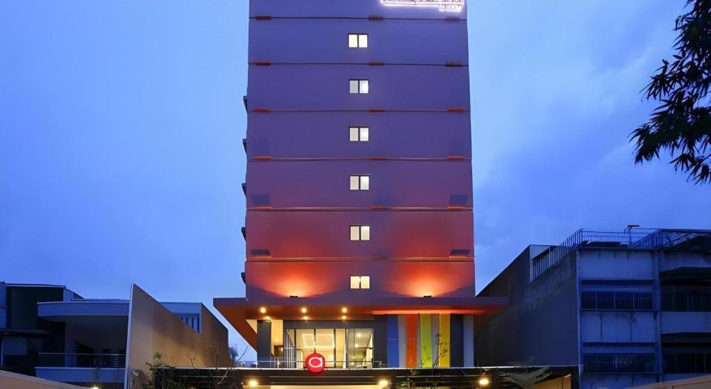 Amaris Hotel Pasar Baru Джакарта Екстериор снимка