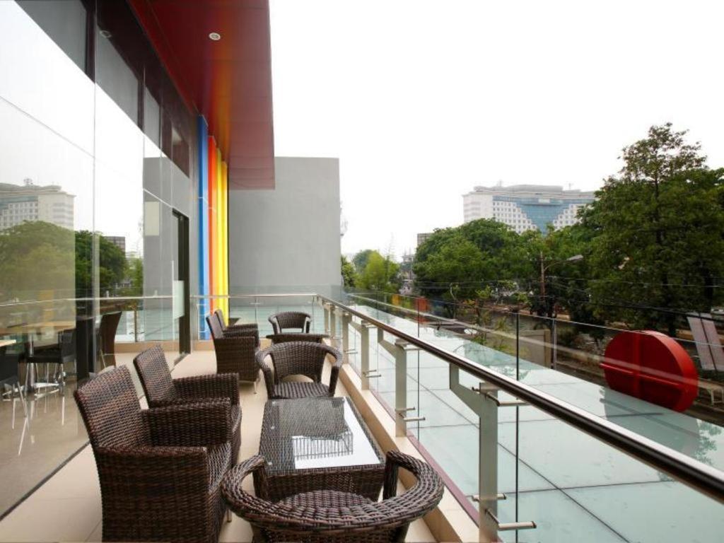 Amaris Hotel Pasar Baru Джакарта Екстериор снимка